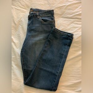 Kut from the Kloth Jeans
Medium Wash
No rips, tears or stains